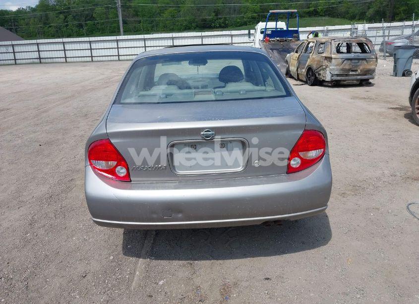 Photo 16 of 2001 Nissan Maxima GLE (VIN JN1CA31D11T838098)