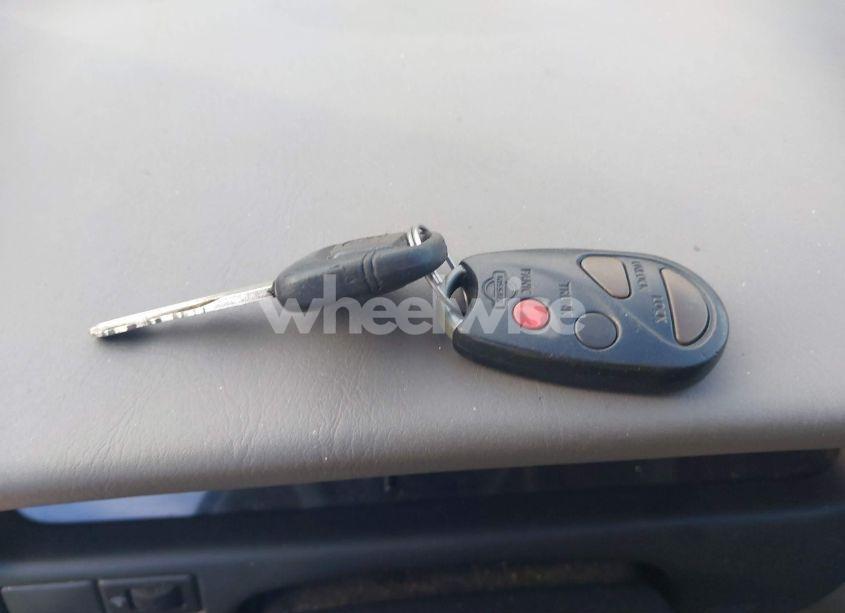 Photo 11 of 2001 Nissan Maxima SE (VIN JN1CA31D21T632188)