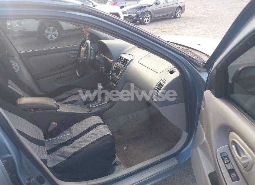 Photo 5 of 2001 Nissan Maxima SE (VIN JN1CA31D21T632188)