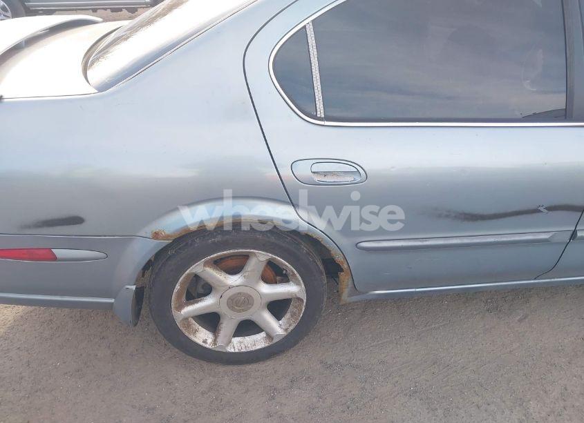 Photo 6 of 2001 Nissan Maxima SE (VIN JN1CA31D21T632188)
