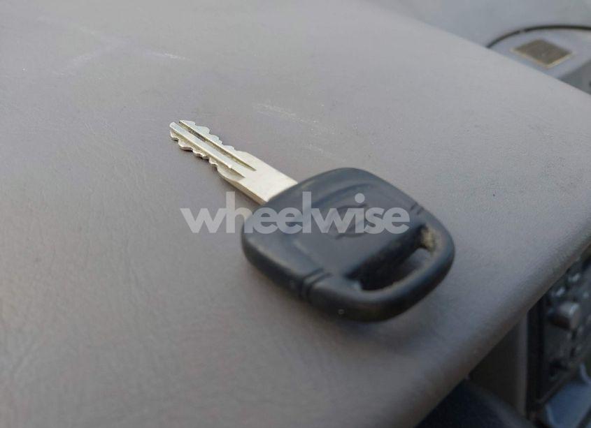 Photo 11 of 2001 Nissan Maxima SE (VIN JN1CA31D21T802405)