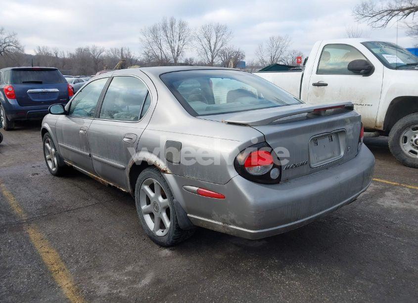 Photo 3 of 2001 Nissan Maxima SE (VIN JN1CA31D21T802405)