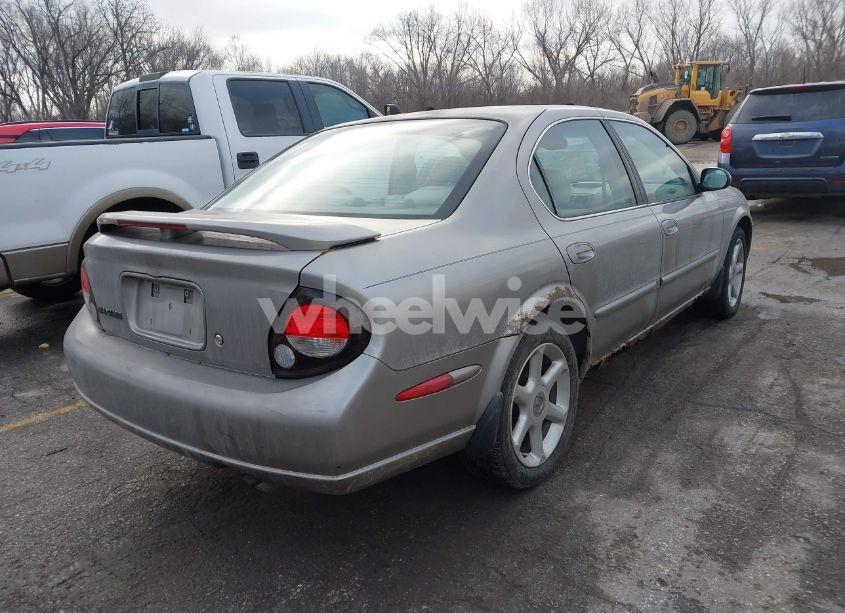Photo 4 of 2001 Nissan Maxima SE (VIN JN1CA31D21T802405)