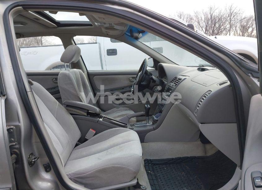 Photo 5 of 2001 Nissan Maxima SE (VIN JN1CA31D21T802405)