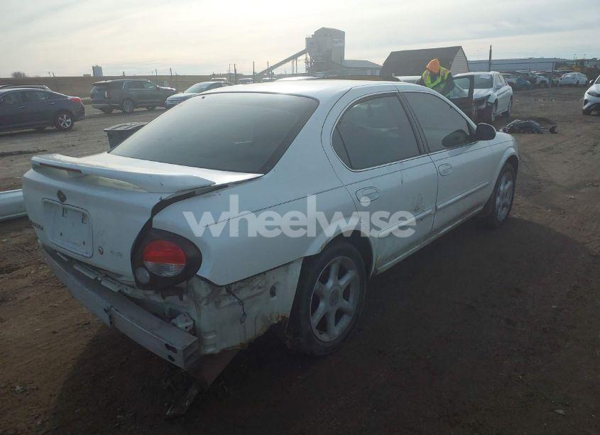 Photo 4 of 2000 Nissan Maxima GLE/GXE/SE (VIN JN1CA31D2YT524809)