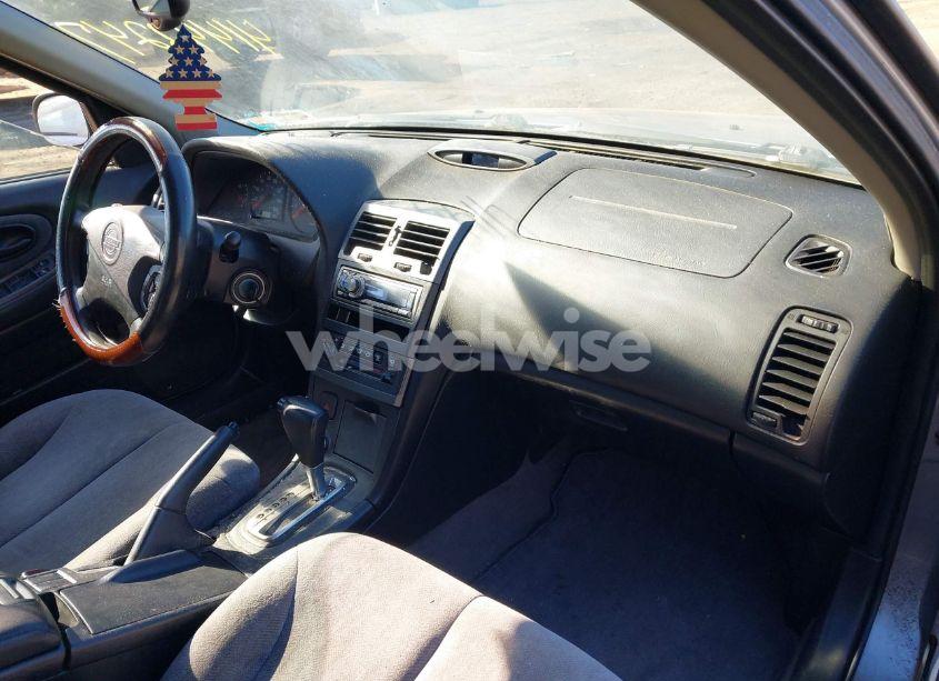 Photo 5 of 2001 Nissan Maxima GXE (VIN JN1CA31D31T602181)