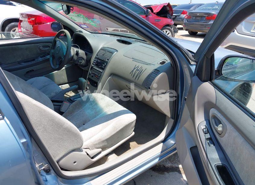 Photo 5 of 2001 Nissan Maxima GXE (VIN JN1CA31D51T604935)