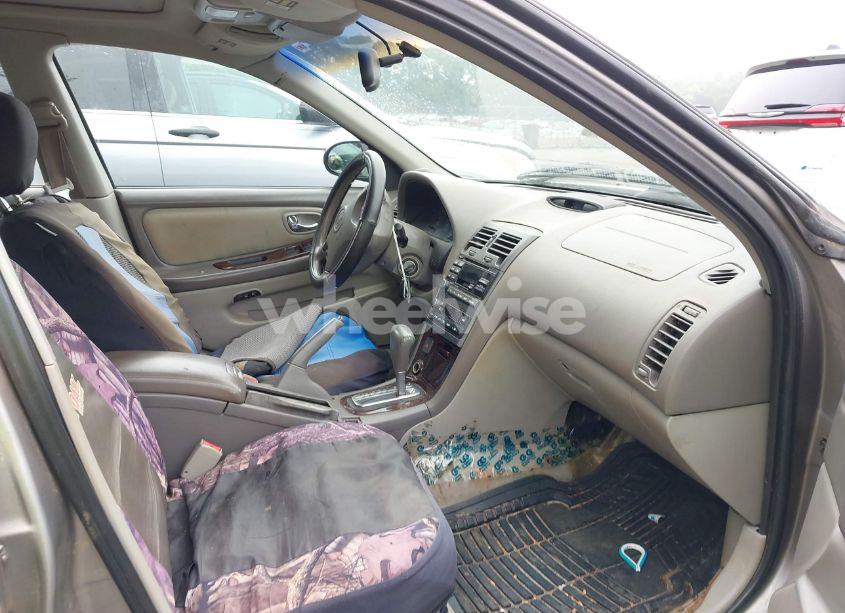 Photo 5 of 2001 Nissan Maxima GLE (VIN JN1CA31D61T830594)