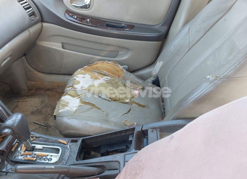 Photo 6 of 2001 Nissan Maxima GLE (VIN JN1CA31DX1T803592)