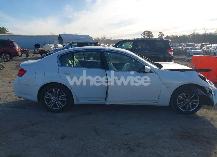 Photo 13 of 2015 Infiniti Q40 N/A (VIN JN1CV6AP3FM502728)