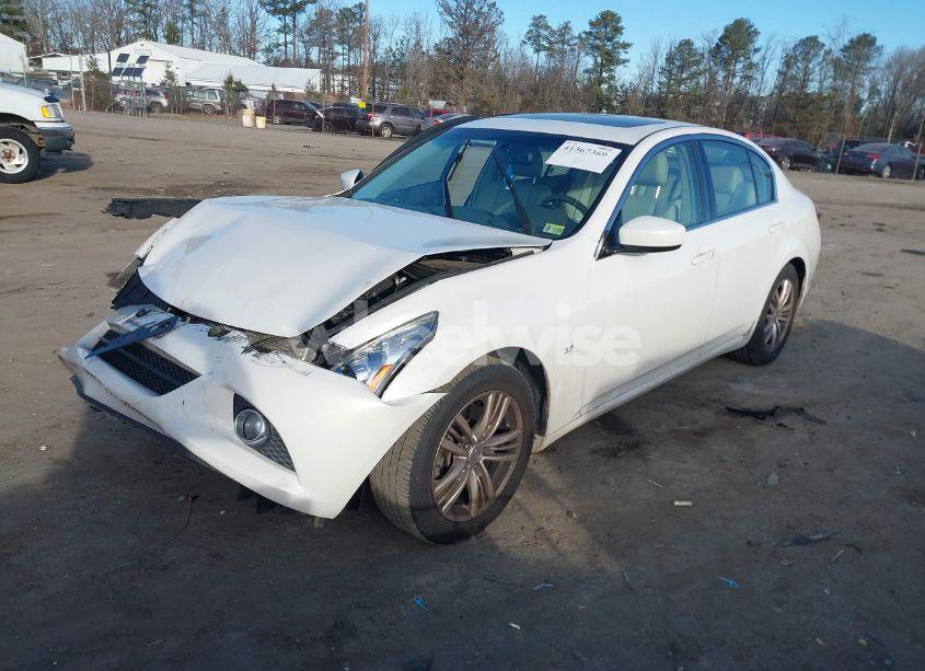 Photo 2 of 2015 Infiniti Q40 N/A (VIN JN1CV6AP3FM502728)