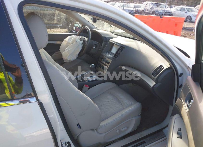 Photo 5 of 2015 Infiniti Q40 N/A (VIN JN1CV6AP3FM502728)