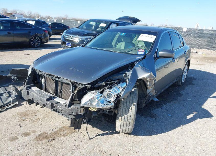 Photo 2 of 2015 Infiniti Q40 N/A (VIN JN1CV6AP3FM503698)