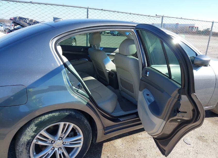 Photo 8 of 2015 Infiniti Q40 N/A (VIN JN1CV6AP3FM503698)