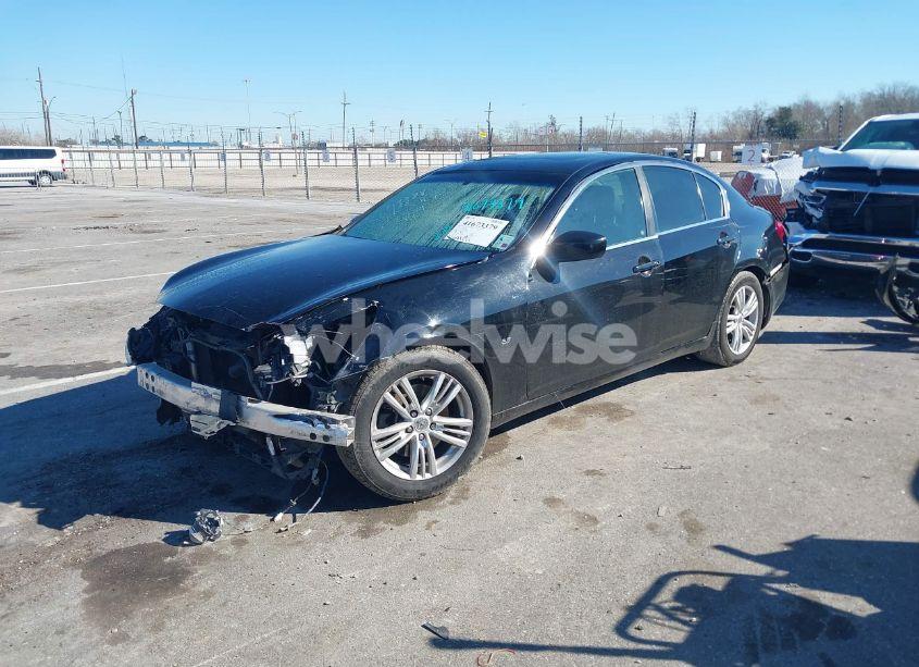 Photo 2 of 2015 Infiniti Q40 N/A (VIN JN1CV6AP7FM580946)