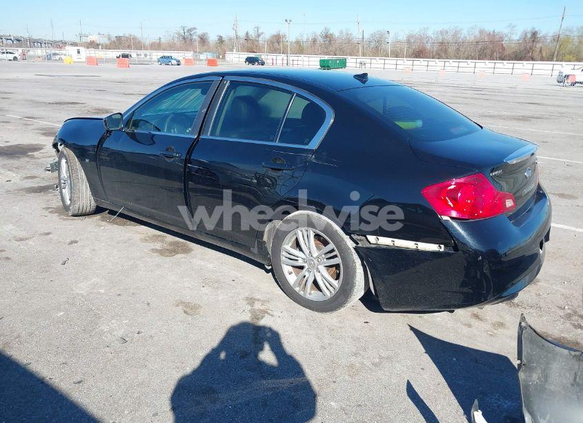 Photo 3 of 2015 Infiniti Q40 N/A (VIN JN1CV6AP7FM580946)