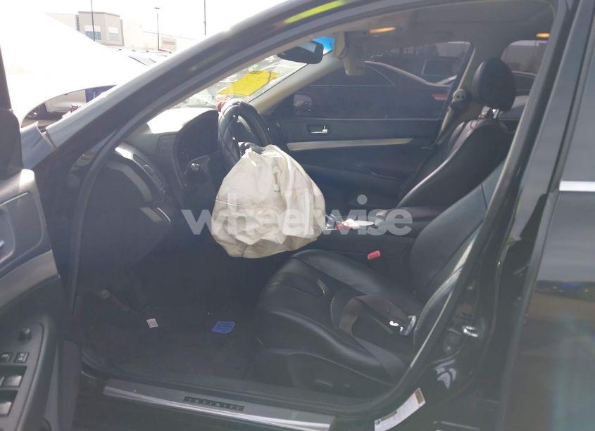 Photo 5 of 2015 Infiniti Q40 N/A (VIN JN1CV6AP9FM500501)