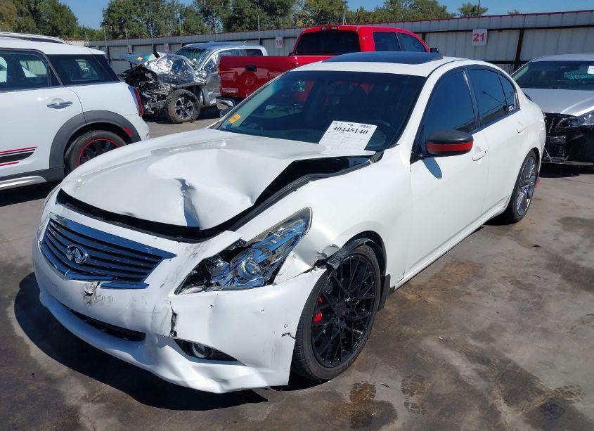 Photo 2 of 2015 Infiniti Q40 N/A (VIN JN1CV6AP9FM580401)