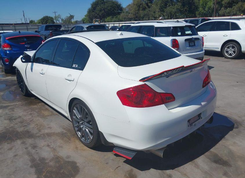 Photo 3 of 2015 Infiniti Q40 N/A (VIN JN1CV6AP9FM580401)