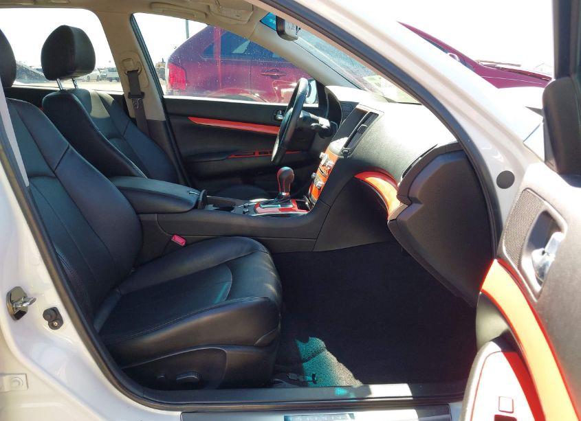 Photo 5 of 2015 Infiniti Q40 N/A (VIN JN1CV6AP9FM580401)