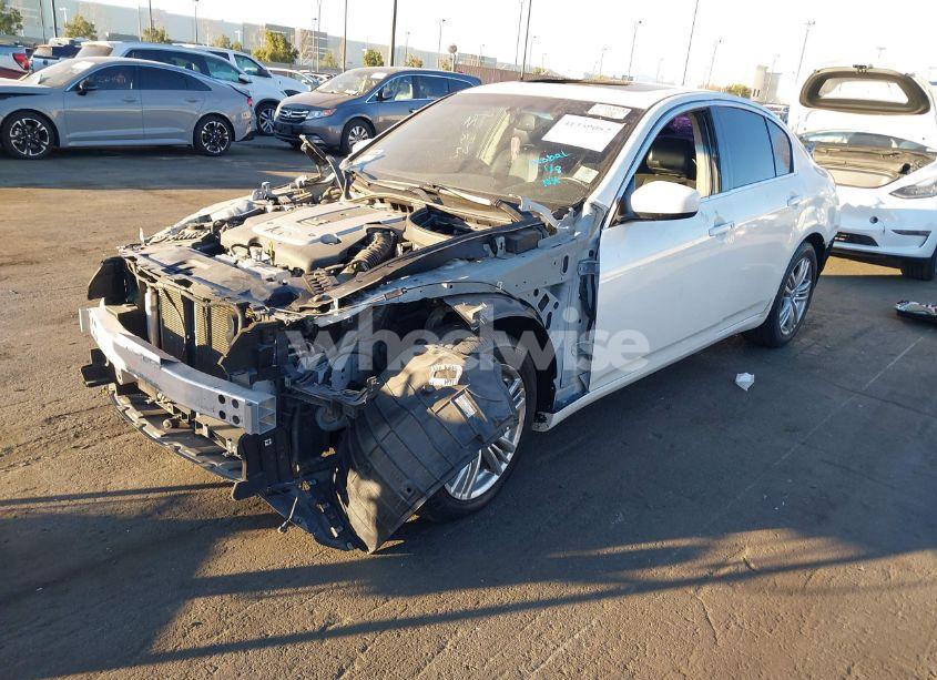 Photo 2 of 2015 Infiniti Q40 N/A (VIN JN1CV6AP9FM580706)