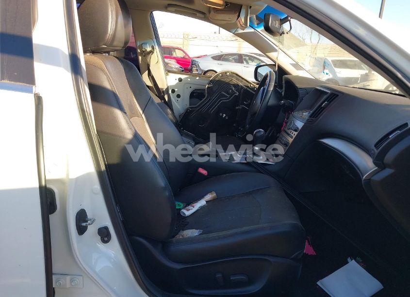 Photo 5 of 2015 Infiniti Q40 N/A (VIN JN1CV6AP9FM580706)