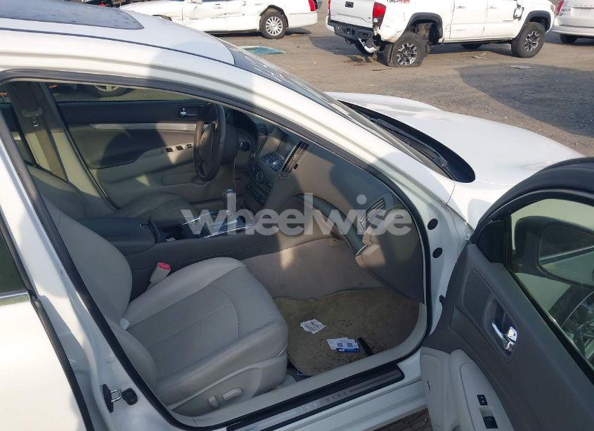 Photo 5 of 2015 Infiniti Q40 N/A (VIN JN1CV6AR2FM524365)