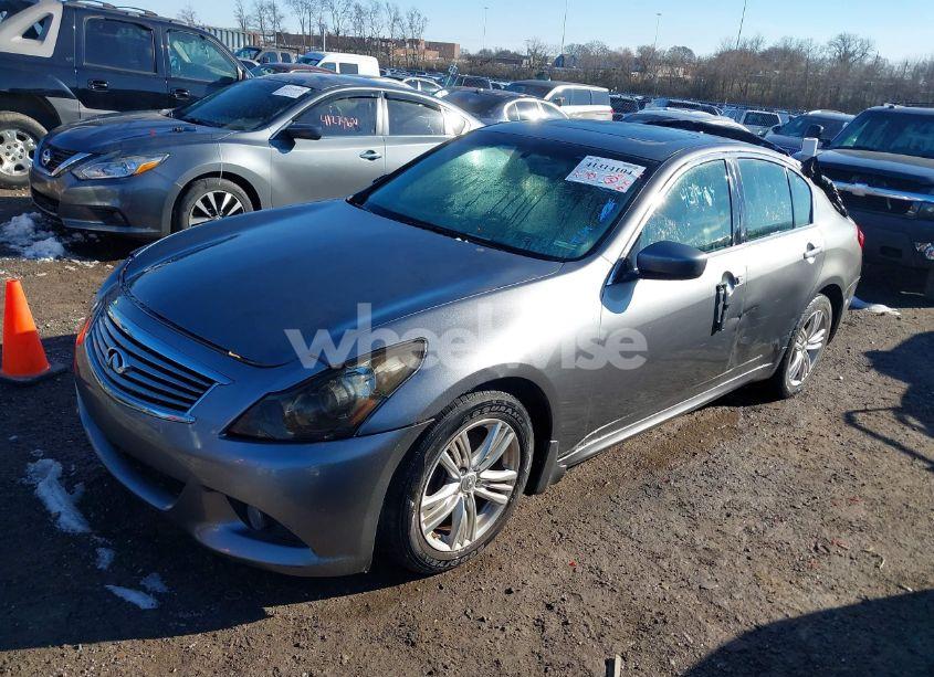 Photo 2 of 2015 Infiniti Q40 N/A (VIN JN1CV6AR6FM524143)