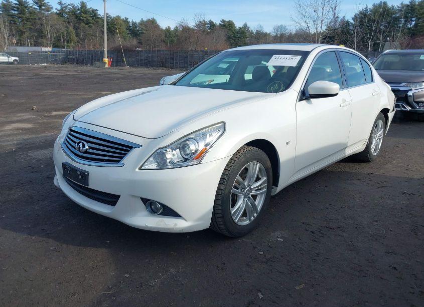 Photo 2 of 2015 Infiniti Q40 N/A (VIN JN1CV6ARXFM520659)