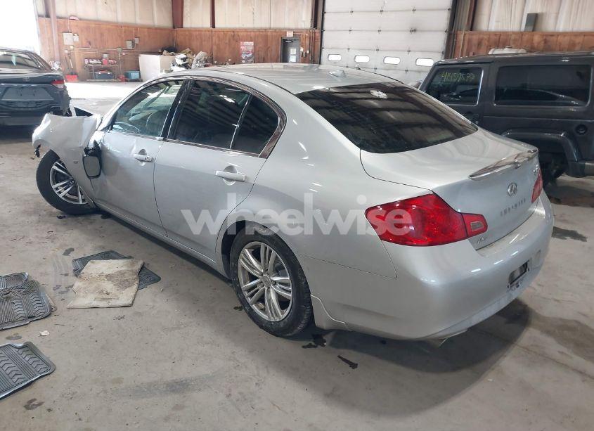 Photo 3 of 2015 Infiniti Q40 N/A (VIN JN1CV6ARXFM521553)