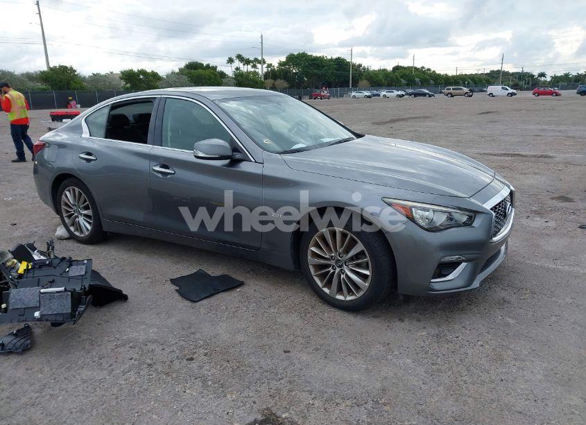 2018 Infiniti Q50 2.0T LUXE (VIN JN1CV7AP0JM240567) main photo
