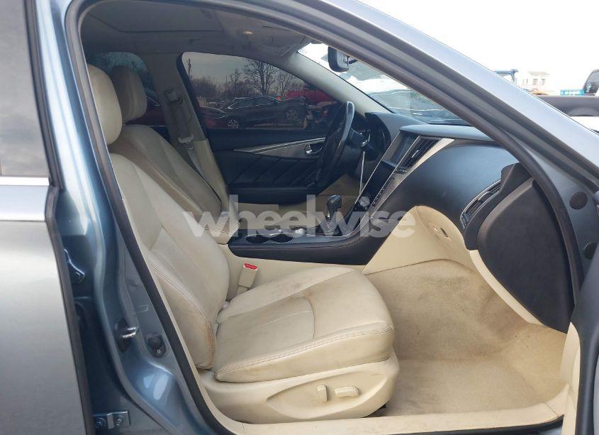 Photo 5 of 2016 Infiniti Q50 2.0T PREMIUM (VIN JN1CV7AR3GM250973)