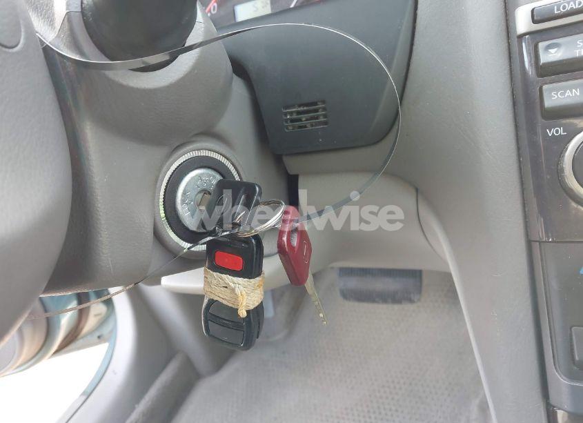 Photo 11 of 2002 Nissan Maxima GLE (VIN JN1DA31D52T408239)