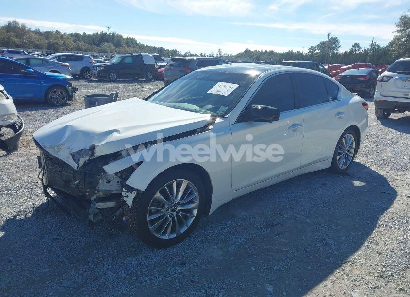 Photo 2 of 2018 Infiniti Q50 3.0T LUXE (VIN JN1EV7AP0JM357543)