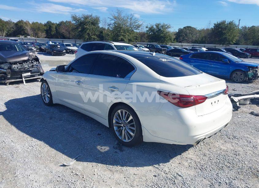 Photo 3 of 2018 Infiniti Q50 3.0T LUXE (VIN JN1EV7AP0JM357543)