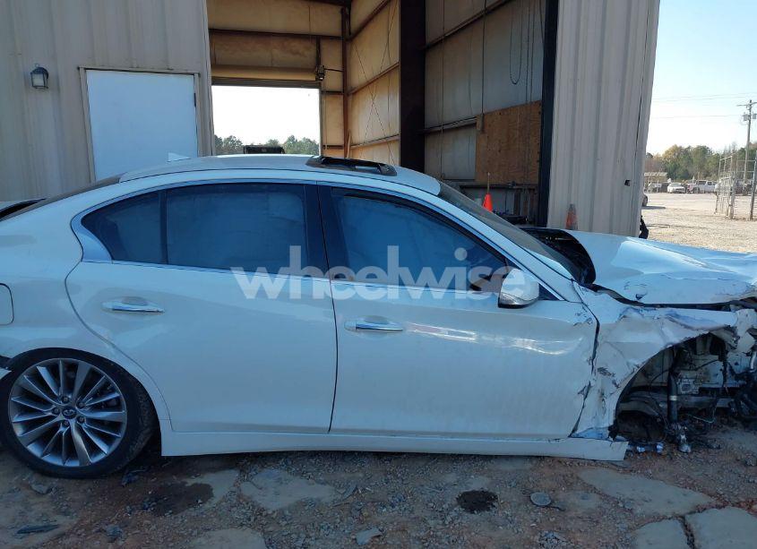 Photo 13 of 2018 Infiniti Q50 3.0T LUXE (VIN JN1EV7AP1JM359656)