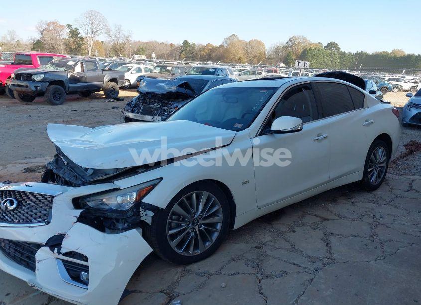 Photo 2 of 2018 Infiniti Q50 3.0T LUXE (VIN JN1EV7AP1JM359656)