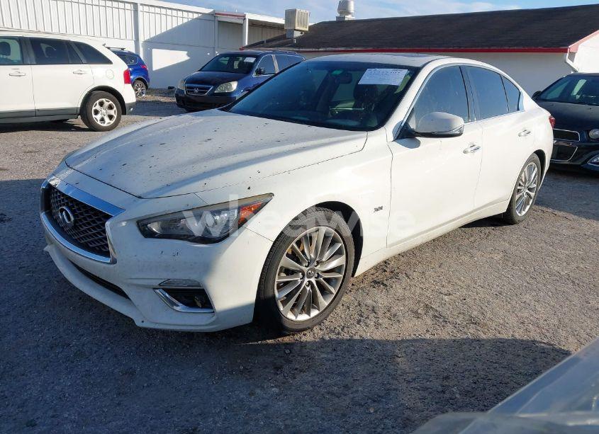 Photo 2 of 2018 Infiniti Q50 3.0T LUXE (VIN JN1EV7AP1JM365957)