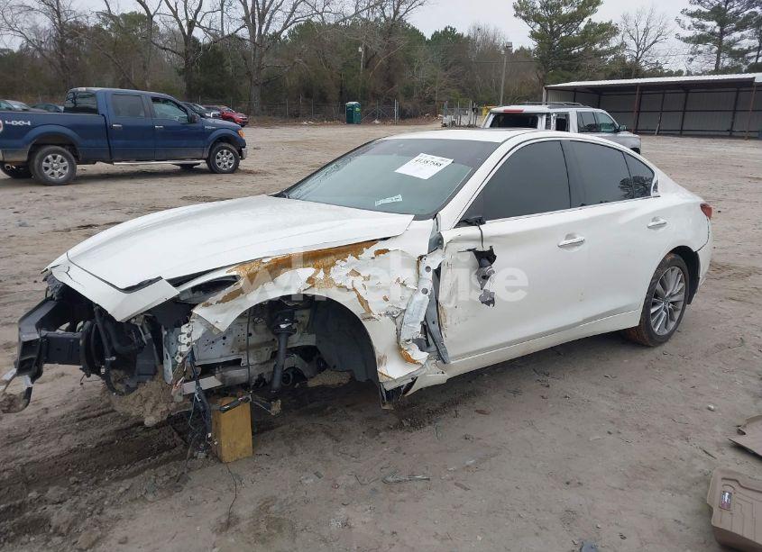 Photo 2 of 2018 Infiniti Q50 3.0T LUXE (VIN JN1EV7AP3JM366396)