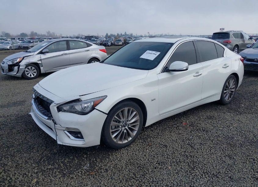 Photo 2 of 2018 Infiniti Q50 3.0T LUXE (VIN JN1EV7AP5JM352483)