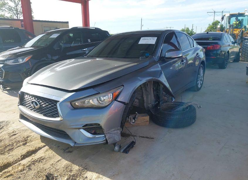 Photo 2 of 2018 Infiniti Q50 3.0T LUXE (VIN JN1EV7AP6JM365534)