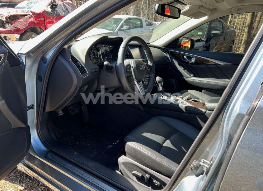 Photo 3 of 2018 Infiniti Q50 3.0T LUXE (VIN JN1EV7AP6JM591007)