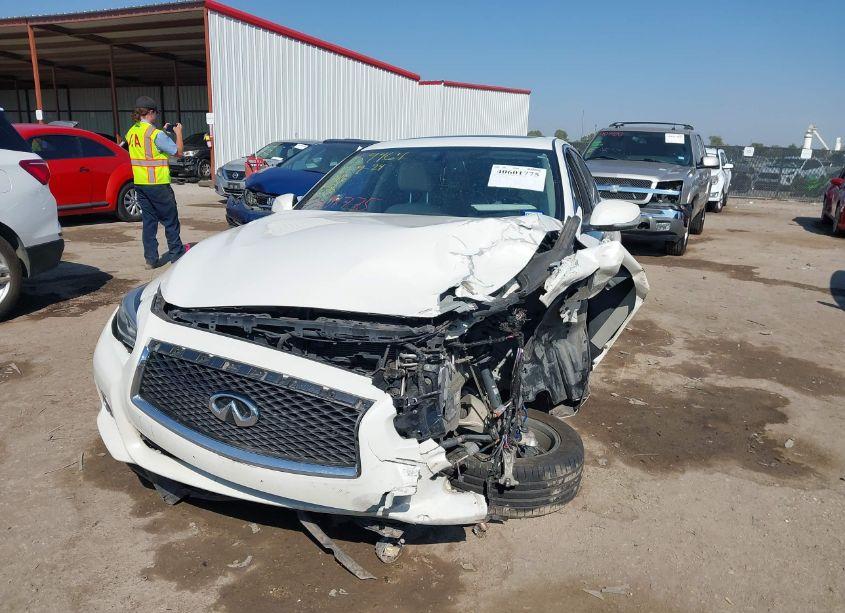 Photo 2 of 2016 Infiniti Q50 3.0T PREMIUM (VIN JN1EV7AP9GM301058)