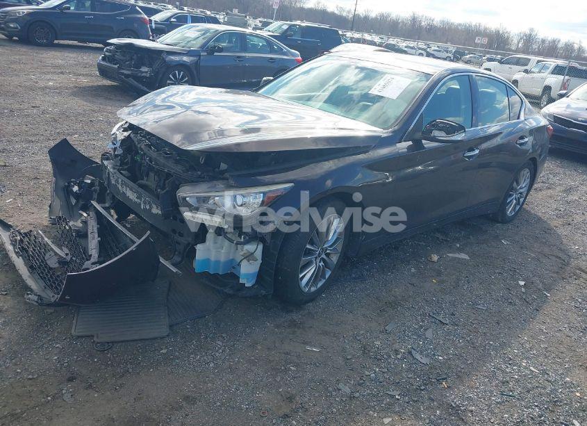 Photo 2 of 2018 Infiniti Q50 3.0T LUXE (VIN JN1EV7AP9JM365995)