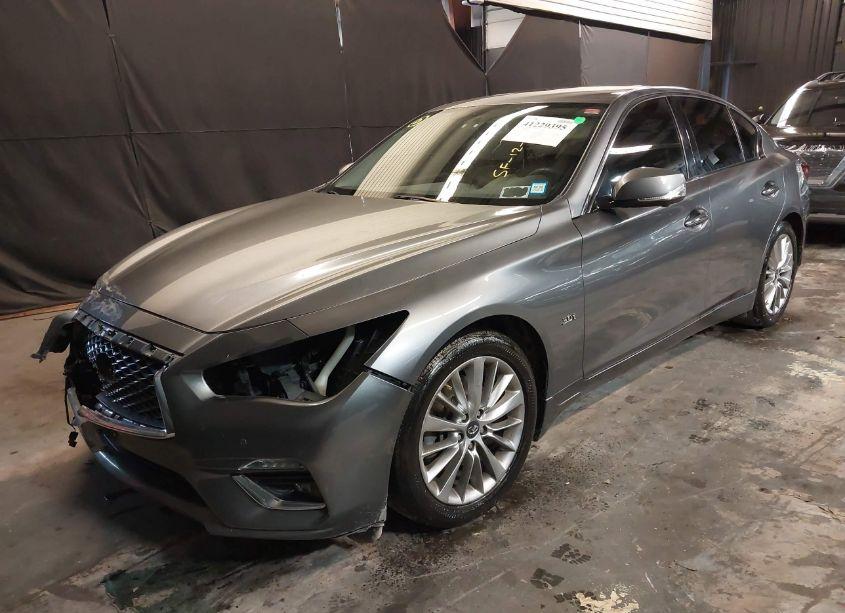 Photo 2 of 2018 Infiniti Q50 3.0T LUXE (VIN JN1EV7AR0JM610314)