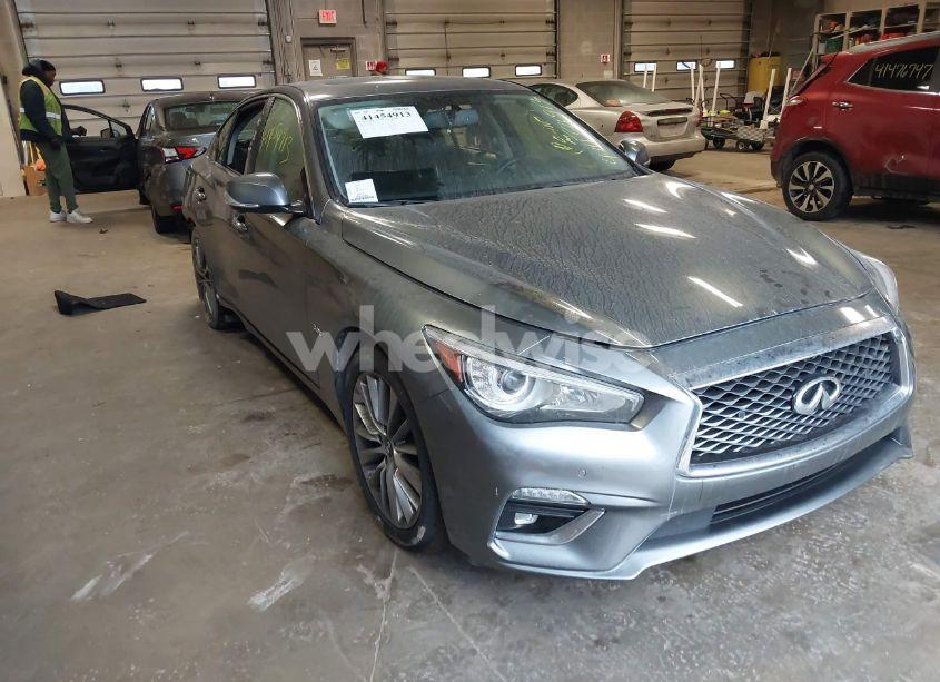 2018 Infiniti Q50 3.0T LUXE (VIN JN1EV7AR1JM610743) main photo