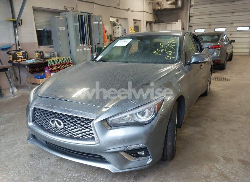 Photo 2 of 2018 Infiniti Q50 3.0T LUXE (VIN JN1EV7AR1JM610743)