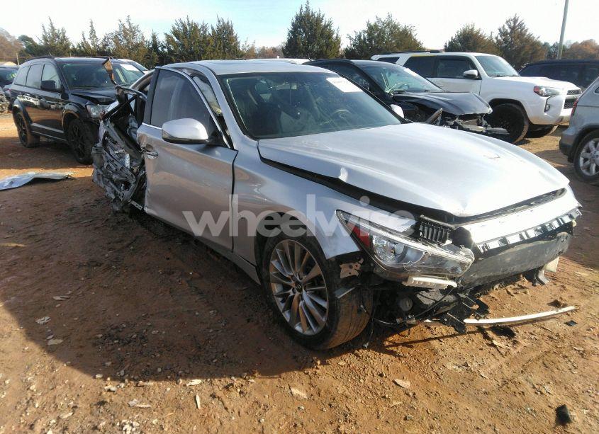 2019 Infiniti Q50 3.0T LUXE (VIN JN1EV7AR1KM559410) main photo