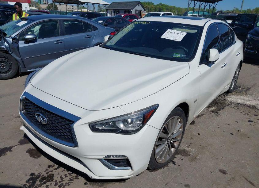 Photo 2 of 2018 Infiniti Q50 3.0T LUXE (VIN JN1EV7AR3JM442538)
