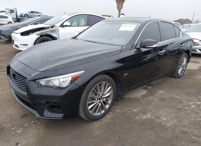 Photo 2 of 2018 Infiniti Q50 3.0T LUXE (VIN JN1EV7AR4JM443312)